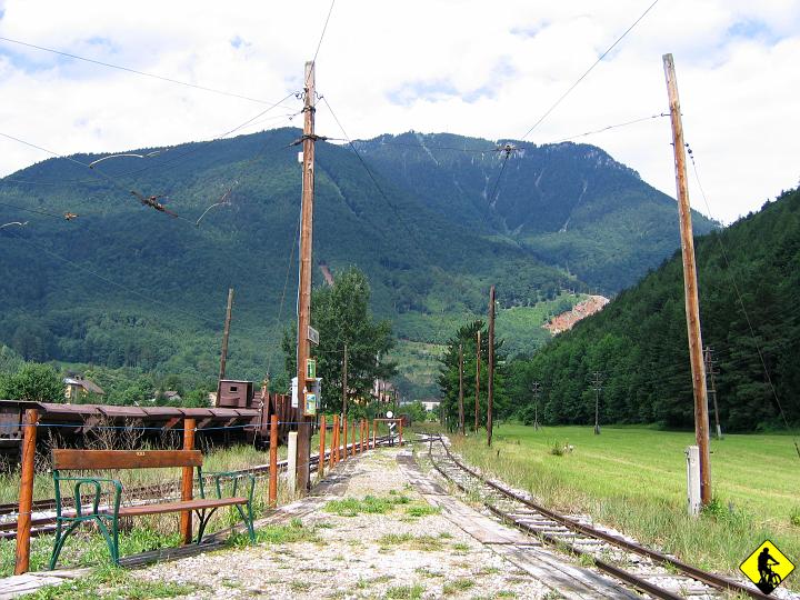 Karta1_ 013.jpg - Cała trasa wiedzie asfaltowymi ścieżkami rowerowymi, przecinając główne ulice i tory kolejowe.